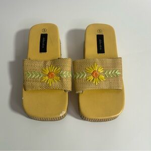 Vintage Xhilaration Size 5 90's Y2K Platform Flip Flops Chunky Flower Sandals